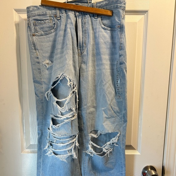 American Eagle Outfitters Denim - American eagle mom jeans NWT